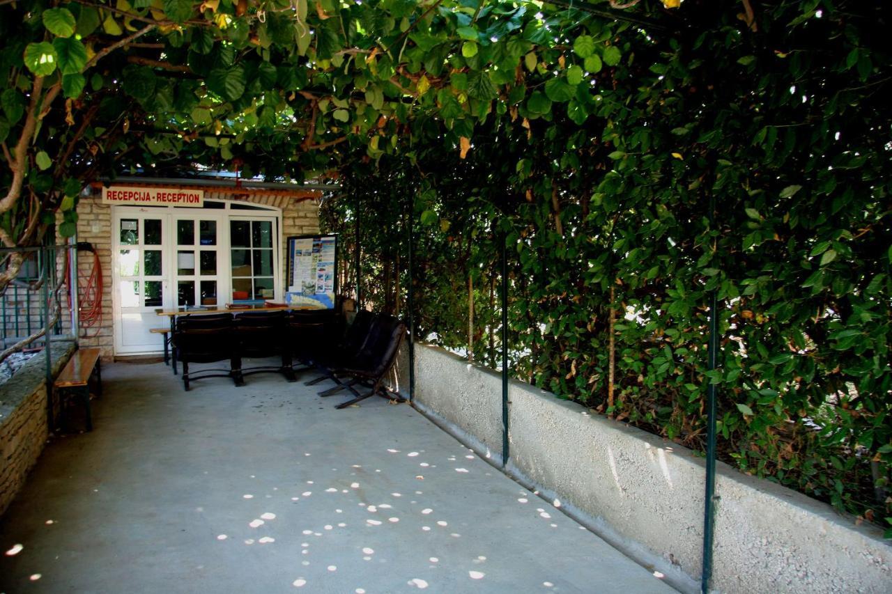 Apartments Valerija Supetar Εξωτερικό φωτογραφία