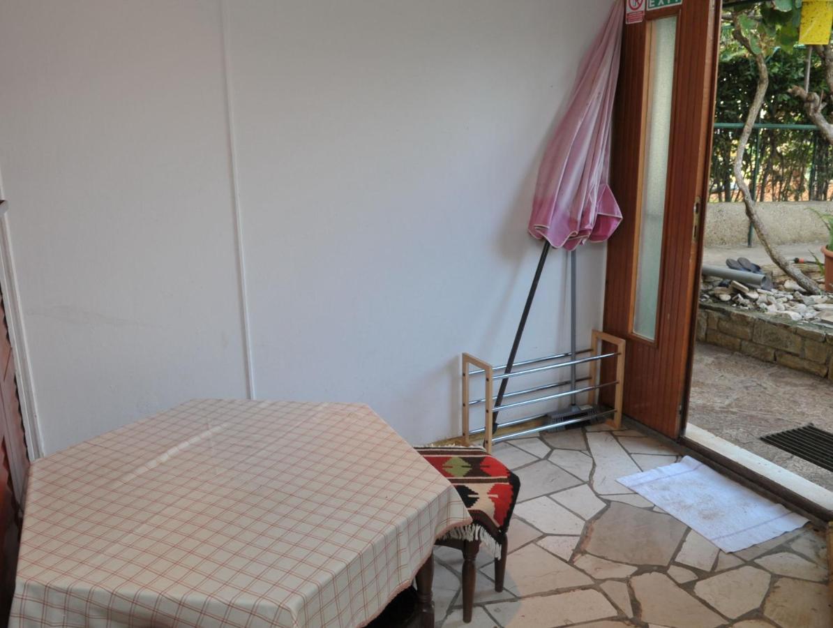 Apartments Valerija Supetar Εξωτερικό φωτογραφία