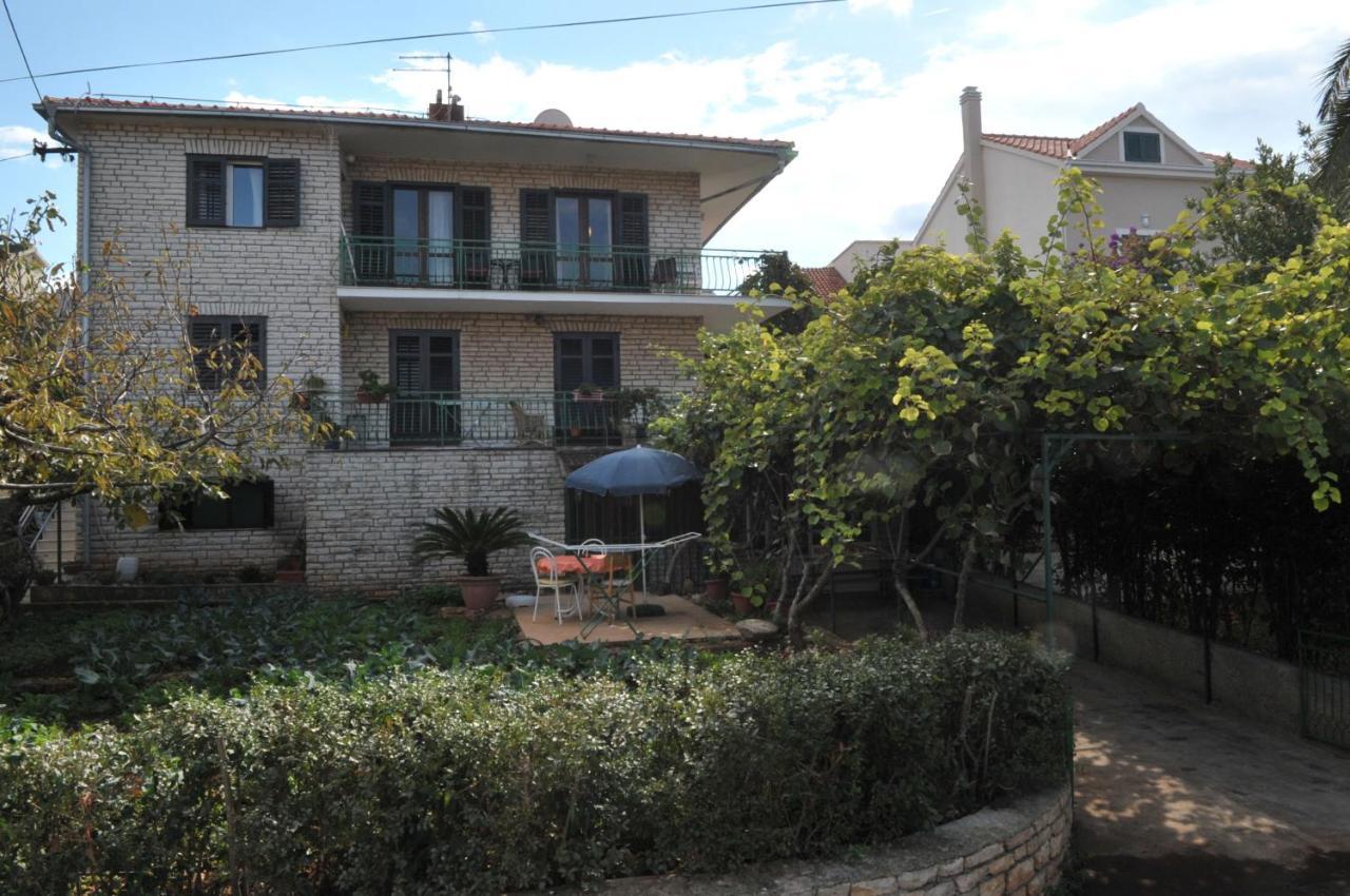 Apartments Valerija Supetar Εξωτερικό φωτογραφία