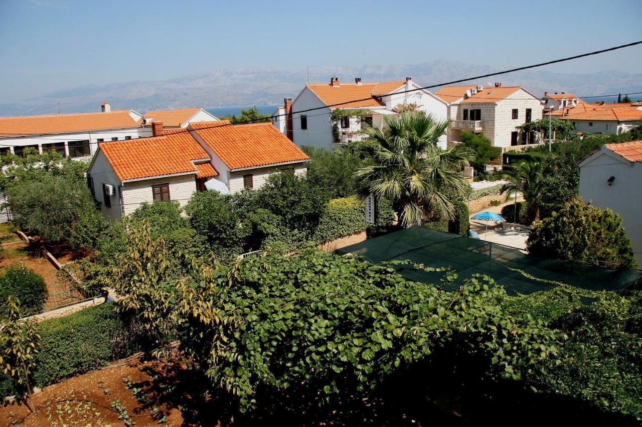 Apartments Valerija Supetar Εξωτερικό φωτογραφία